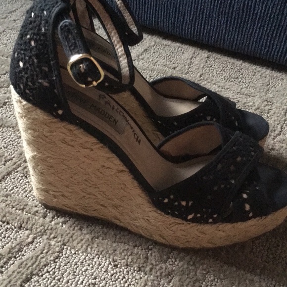 Steve Madden Black Lace Wedges, Size 8 1/2. - Picture 5 of 5